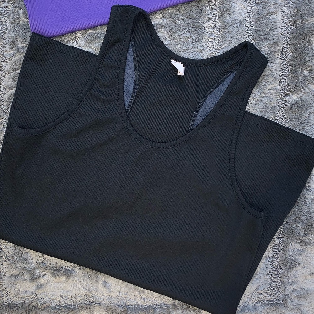 Under Armour Women’s Athletic Tanks - Black and Purple 2 pk Large - Picture 2 of 12
